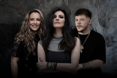 Laura Pausini lança clipe de 'Quem de Nós Dois' com Ana Carolina e Ferrugem: 'Quis prestar essa homenagem'