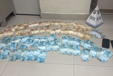 PM prende dupla com R$ 20 mil após 'saidinha de banco' na Baixada