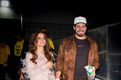 Maiara, dupla de Maraisa, deixa show de mãos dadas com novo affair 