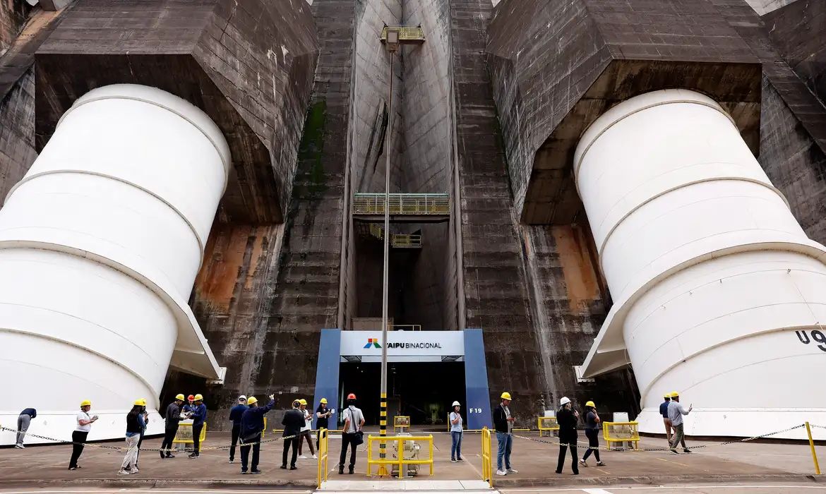 Negociação entre Brasil e Paraguai pode reduzir tarifa de energia de Itaipu a partir de 2027