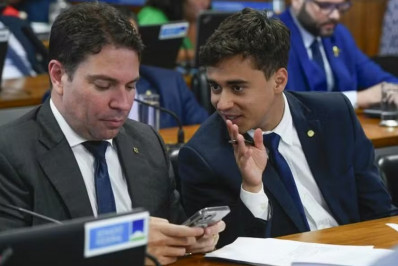 Nikolas se manifesta sobre prisão de Ramagem: 'Em oração'