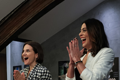 Bianca Comparato e Carol Castro vivem irmãs em novela vertical