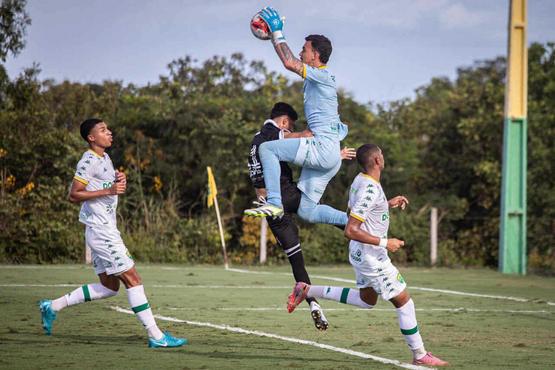 Botafogo perde feio para o Cuiab&aacute; no Brasileir&atilde;o Sub-20