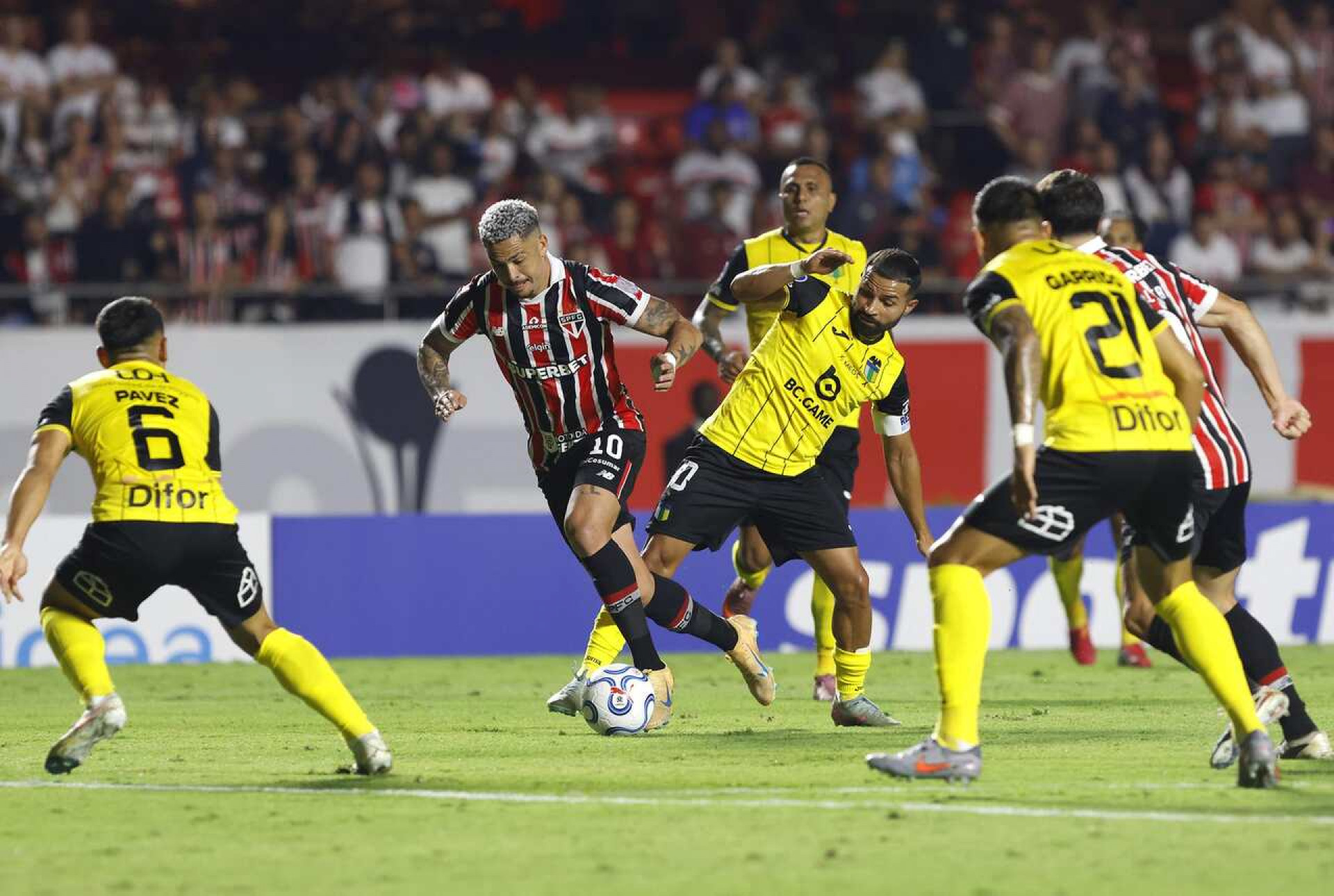 Luciano se surpreende com p&uacute;blico baixo ap&oacute;s vit&oacute;ria do S&atilde;o Paulo: ”N&atilde;o tiro a raz&atilde;o”