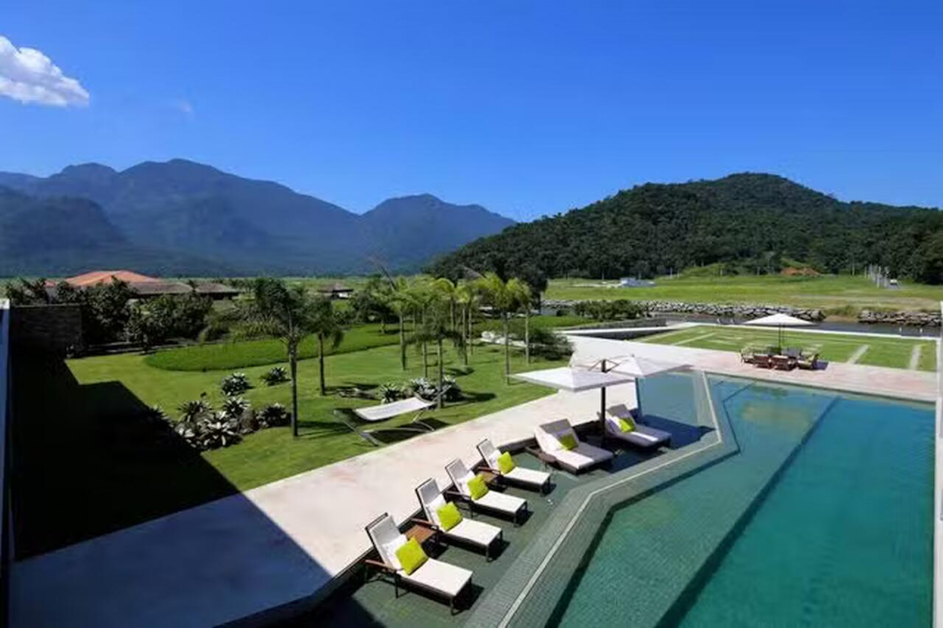 INSS concede aux&iacute;lio a cozinheira por jornadas de at&eacute; 16h na mans&atilde;o de Neymar