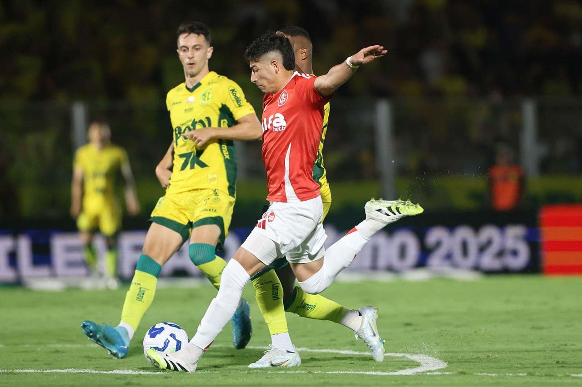 Alan Rodr&iacute;guez avalia sa&iacute;da do Internacional, e diretoria admite negocia&ccedil;&atilde;o na pr&oacute;xima janela