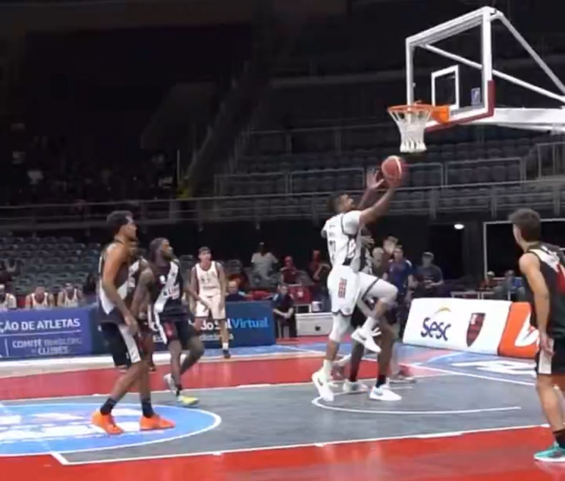 Flamengo vence o Vasco no NBB, decreta rebaixamento do rival e provoca