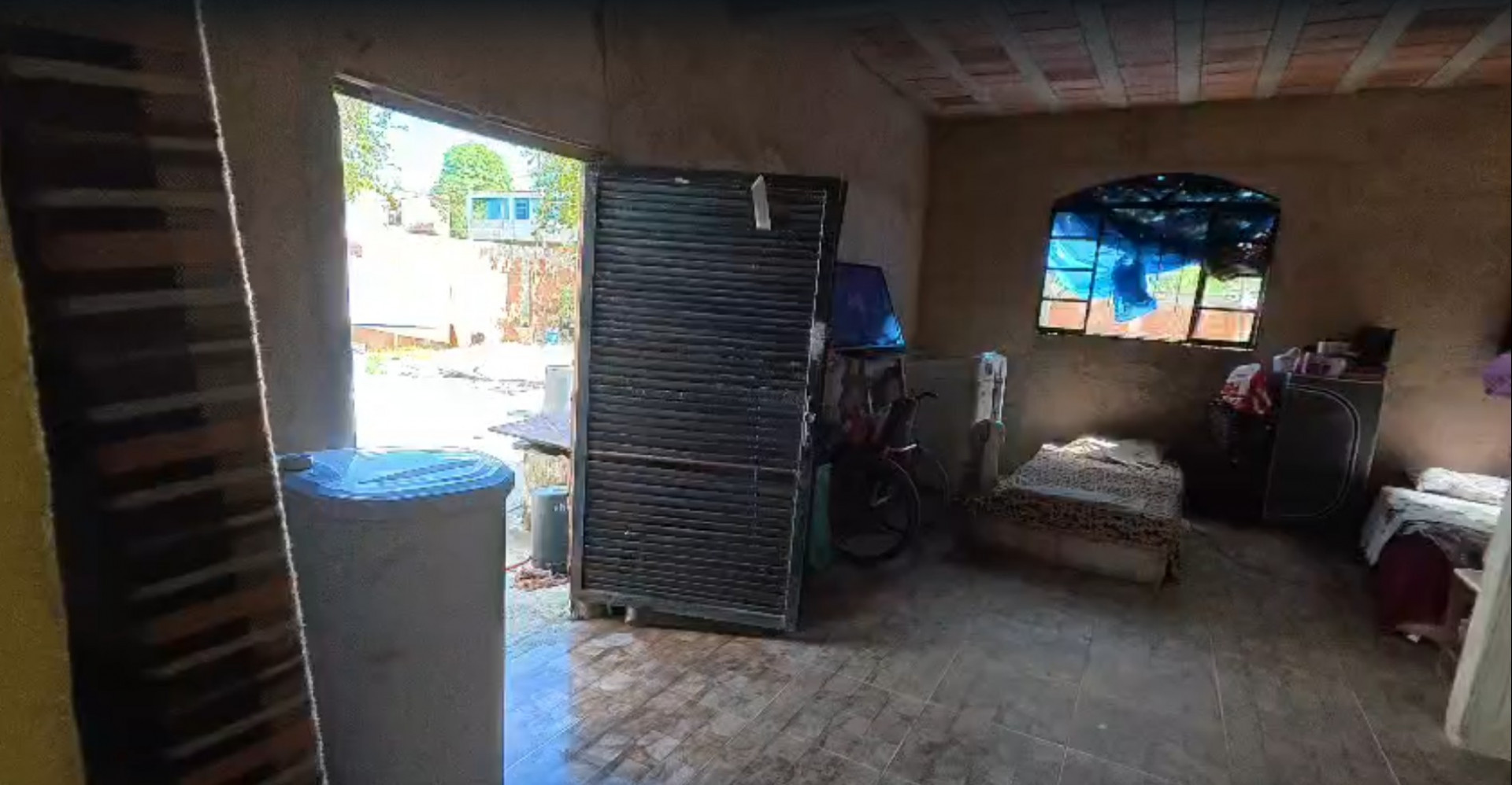 Polícia Civil e Prefeitura de São Gonçalo encontram abrigos clandestinos para idosos - Reprodução