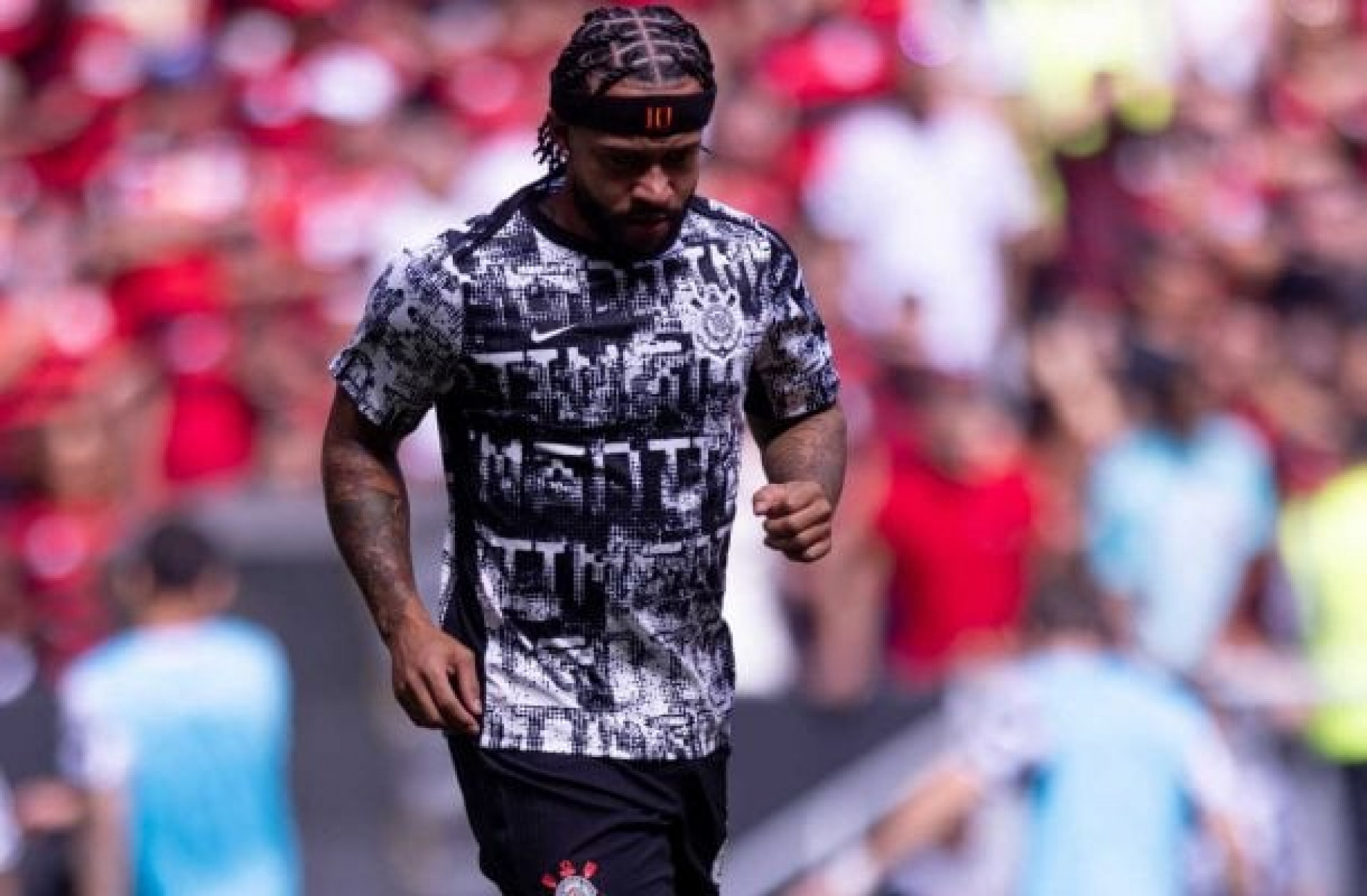 Erro do Corinthians adia retorno de Depay aos gramados