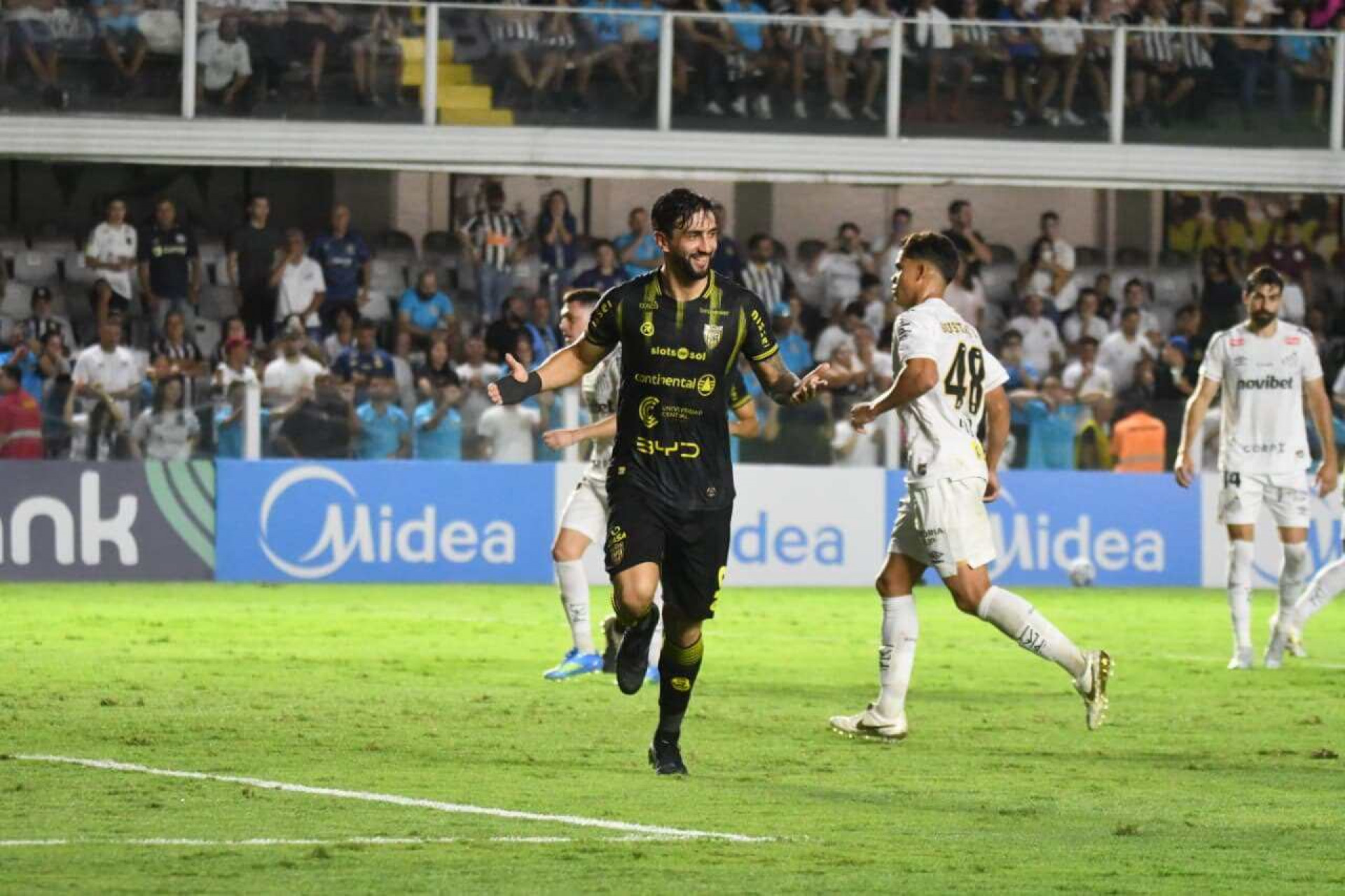 No dia de seus 114 anos, Santos empata com reservas do Recoleta e recebe vaias