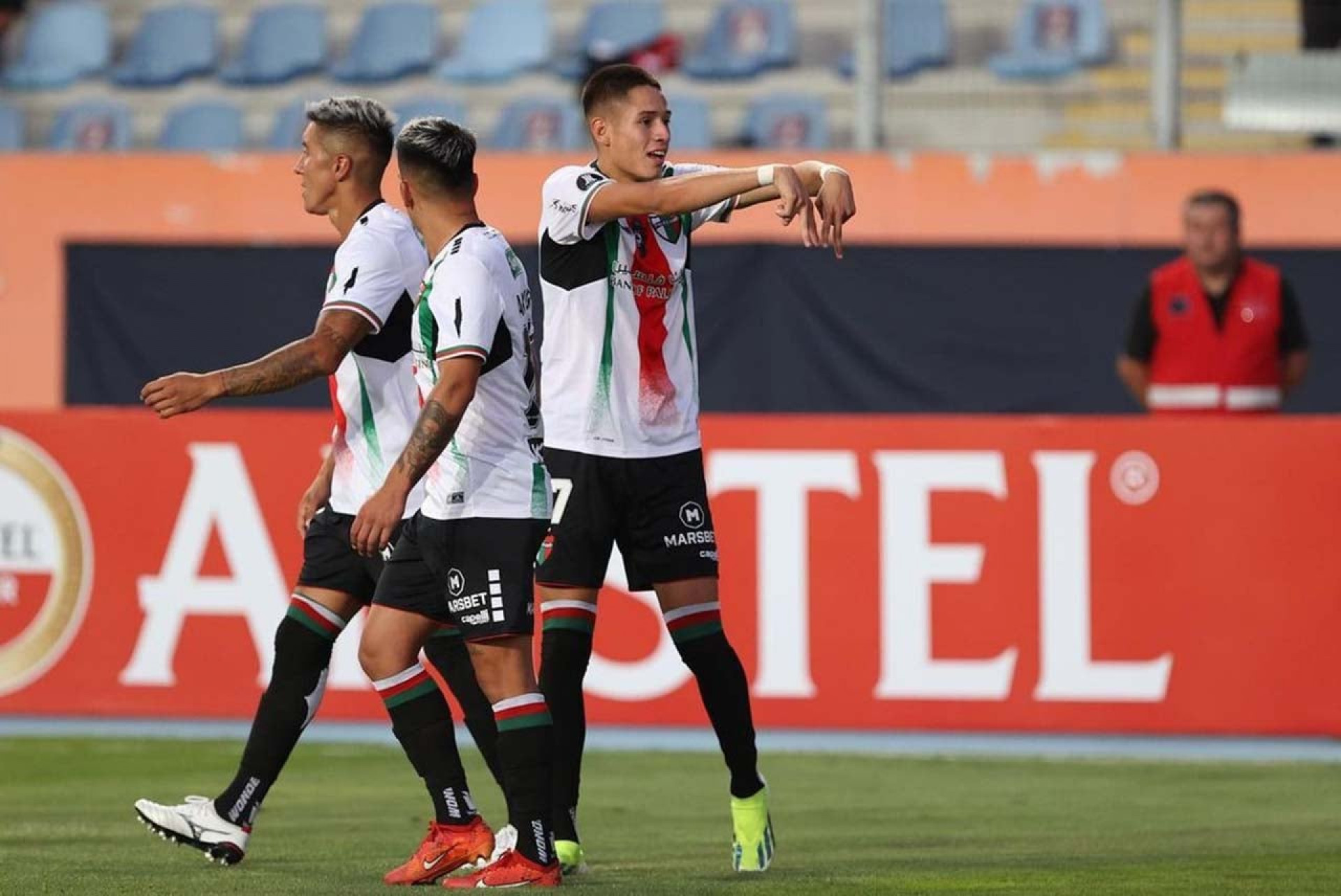 Atl&eacute;tico quita d&iacute;vida com Palestino e evita puni&ccedil;&atilde;o da Fifa por transfer&ecirc;ncia de Ivan Rom&aacute;n