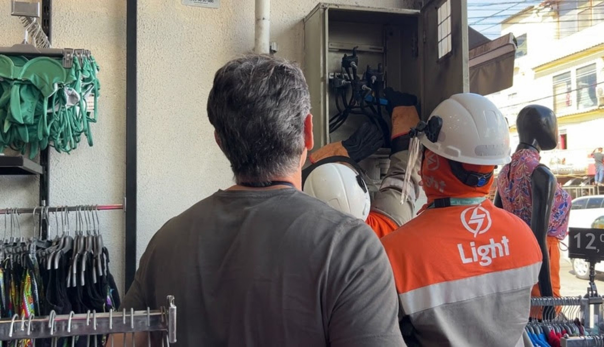 Duas pessoas são presas em megaoperação contra furto de água e energia na Zona Sudoeste