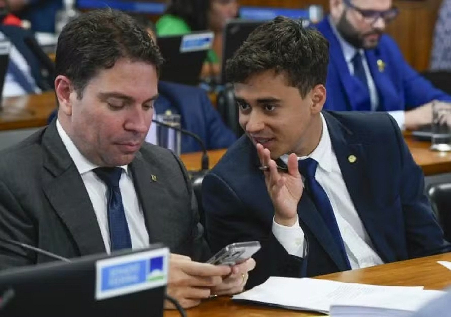 Nikolas se manifesta sobre prisão de Ramagem: 'Em oração'