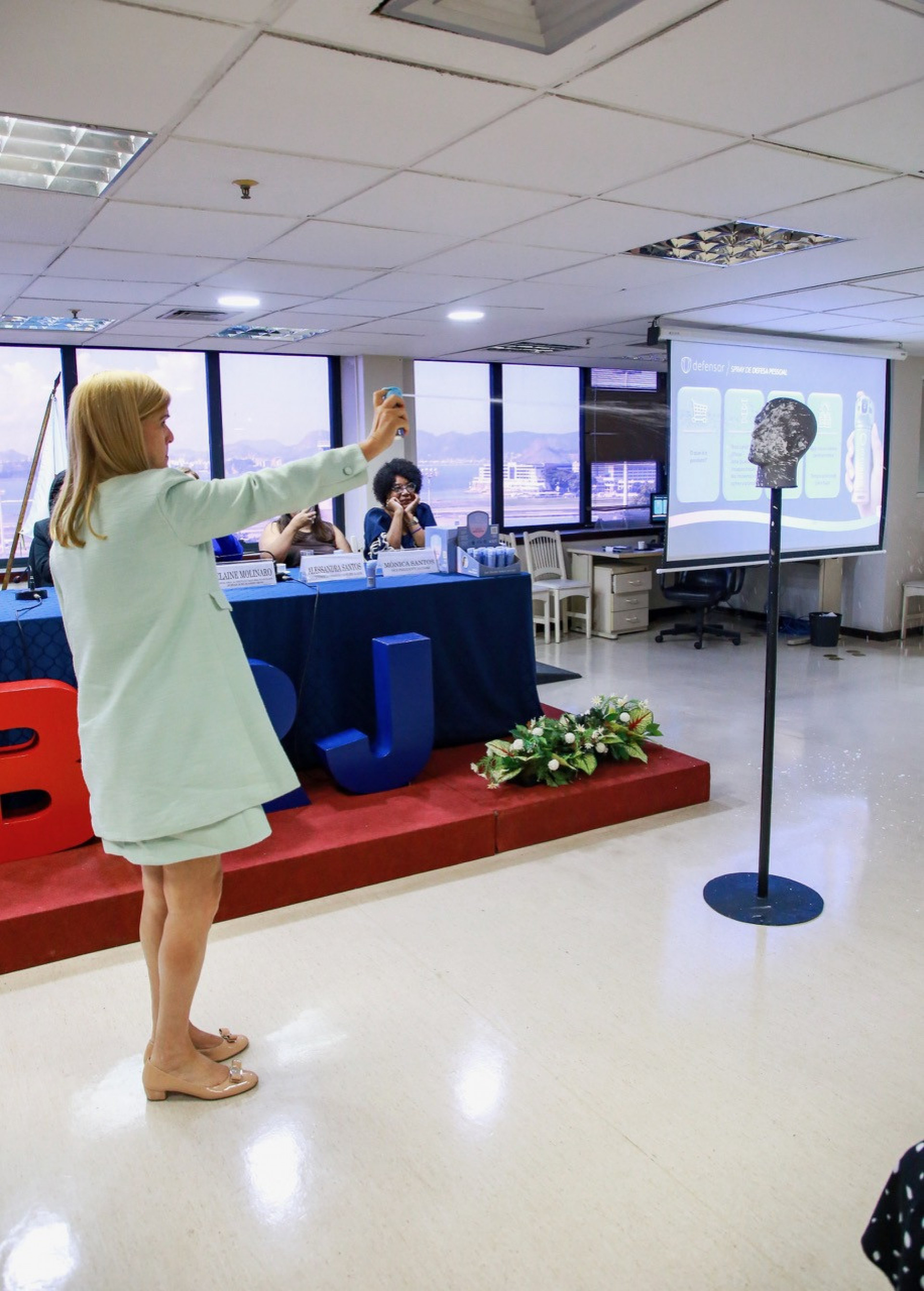 OAB-RJ realiza treinamento de autodefesa feminina em Caxias