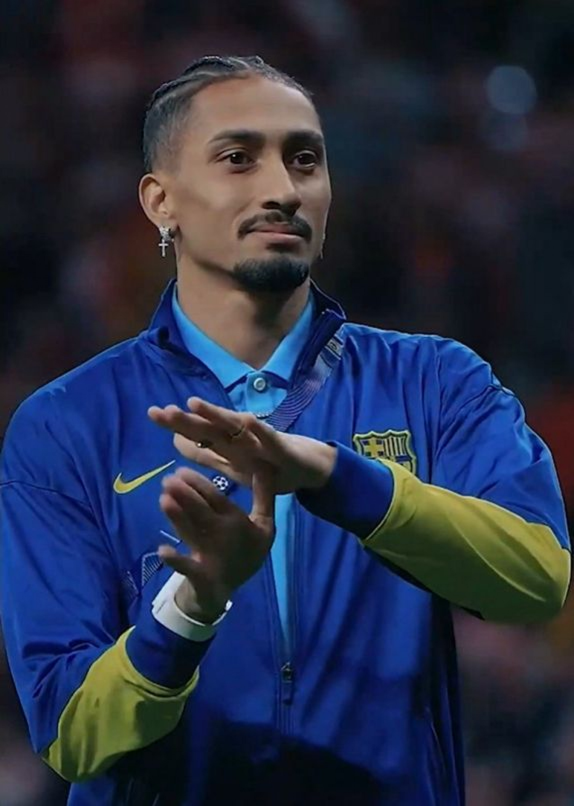 Gesto de Raphinha ap&oacute;s a elimina&ccedil;&atilde;o do Barcelona - Reprodu&ccedil;&atilde;o/TNT Sports