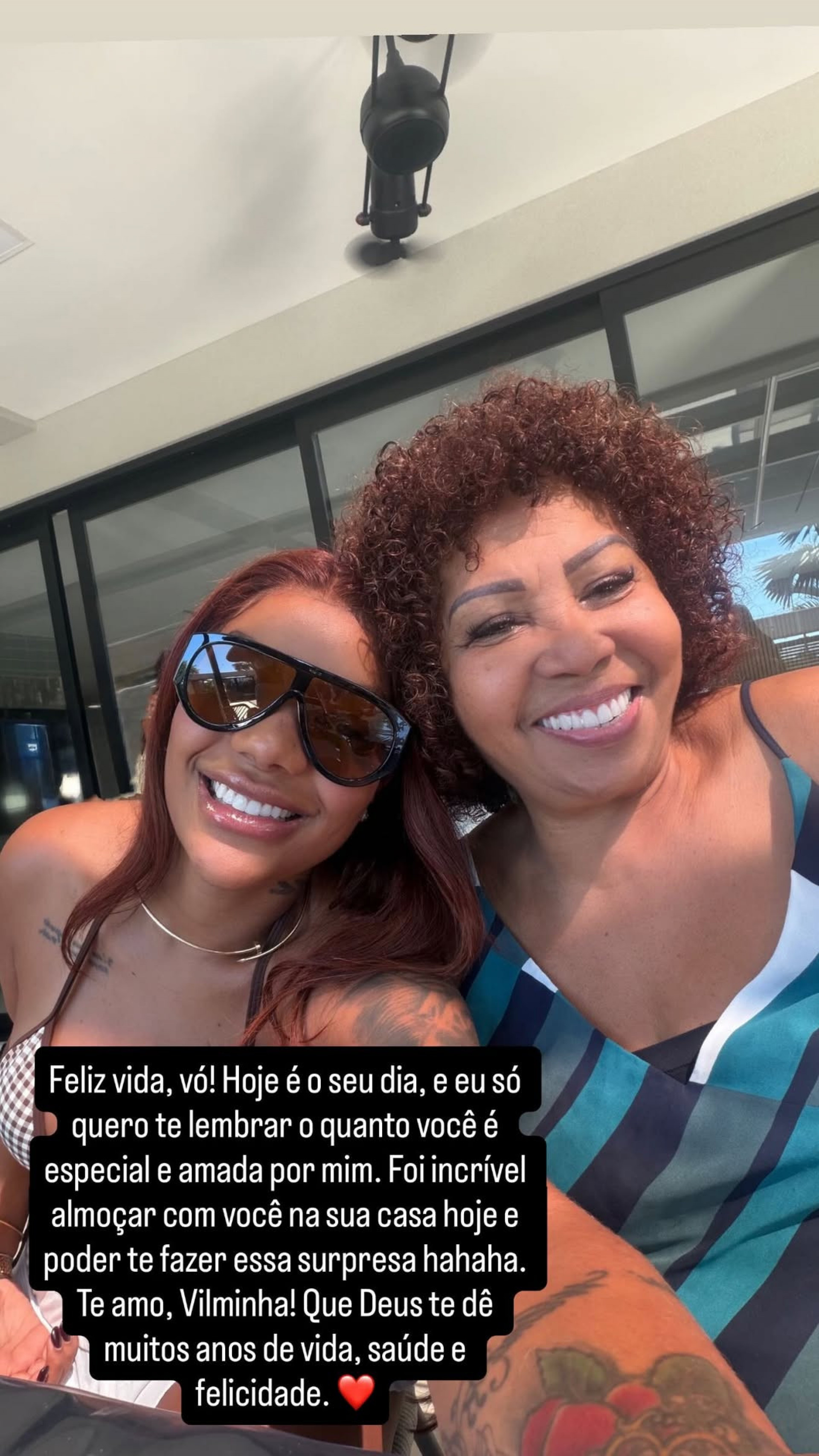 Ludmilla participou do almo&ccedil;o de anivers&aacute;rio da av&oacute;  - Reprodu&ccedil;&atilde;o/Instagram