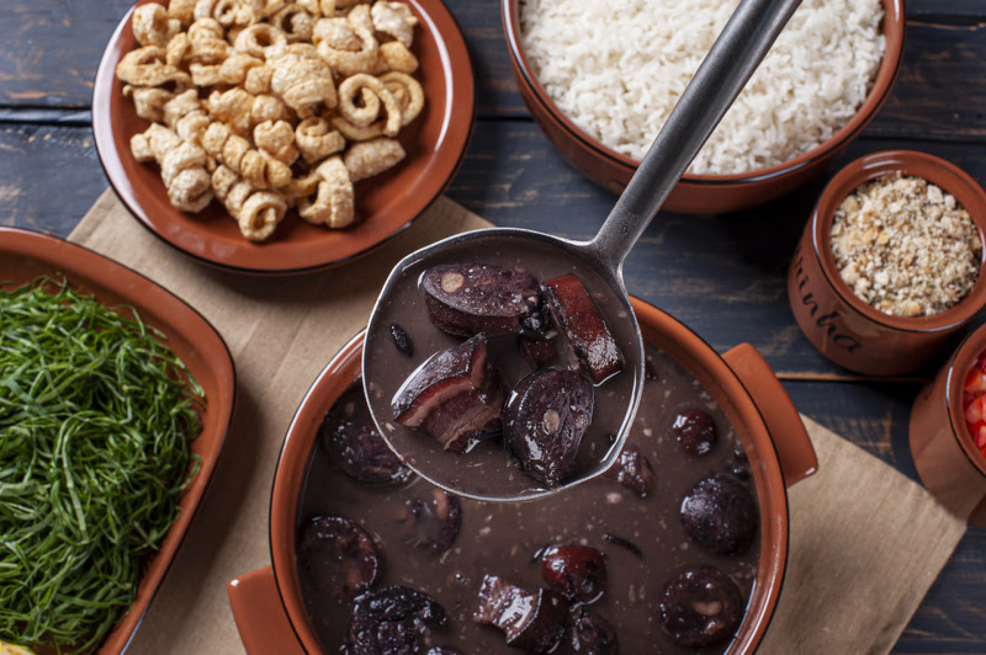 Dia de São Jorge: saiba como preparar uma feijoada completa para celebrar a data