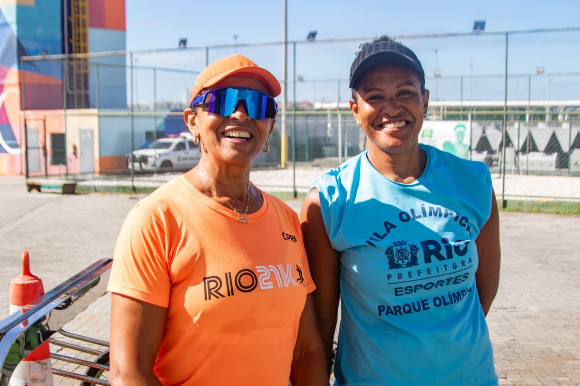 Adriana Fagundes e Carla Libório celebraram a reabertura parcial do Velódromo - Érica Martin / Agência O Dia