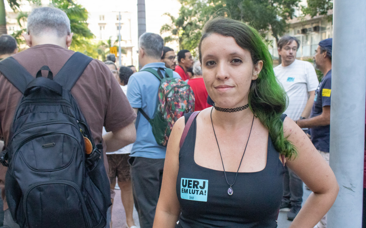 Manifestação de servidores e estudantes da UERJ com parte da greve de docentes em frente ao TJRJ, centro do Rio de Janeiro na tarde desta quarta-feira (15). Foto: Érica Martin Agência O Dia - Erica Martin/Agencia O Dia