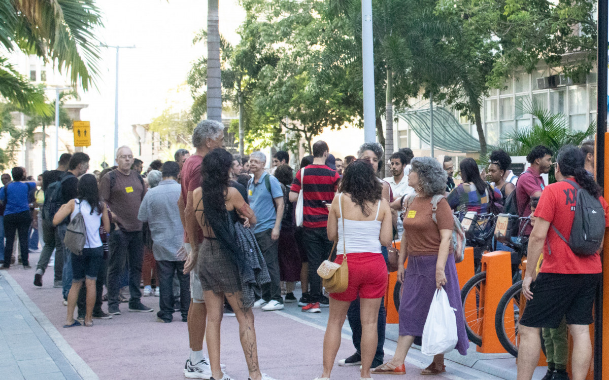 Manifestação de servidores e estudantes da UERJ com parte da greve de docentes em frente ao TJRJ, centro do Rio de Janeiro na tarde desta quarta-feira (15). Foto: Érica Martin Agência O Dia - Erica Martin/Agencia O Dia