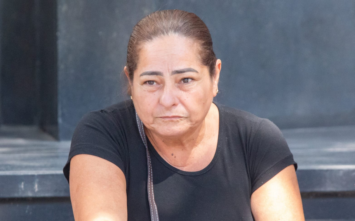 Carmen Lucia, mãe do MC Poze do Rodo, esteve na sede da Polícia Federal no Rio