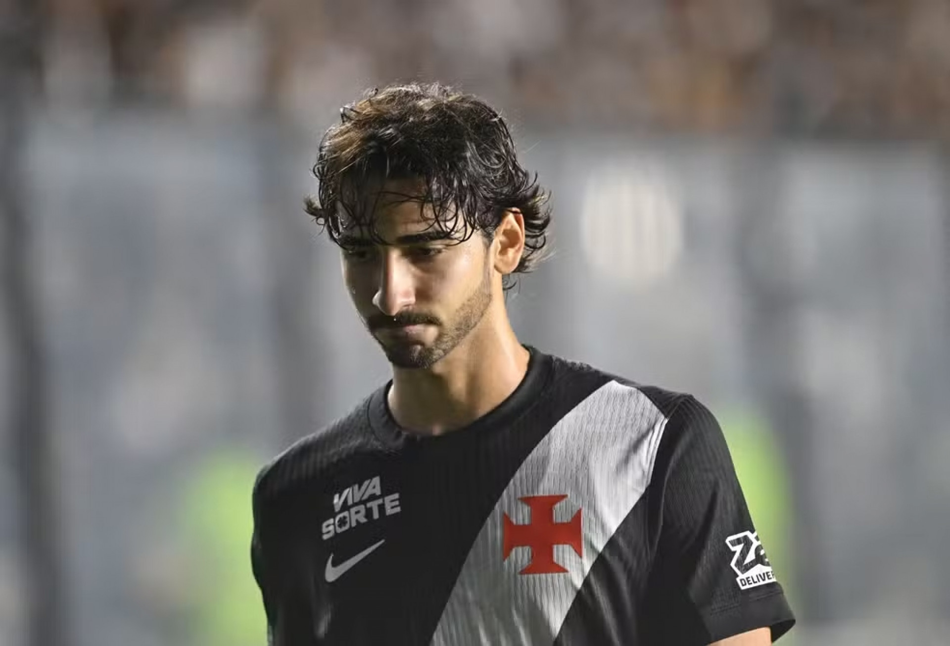 JP pede desculpas após expulsão e critica arbitragem em derrota do Vasco