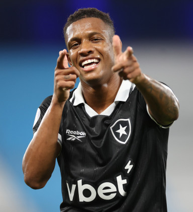 Danilo marca no fim, e Botafogo vence o Racing fora de casa