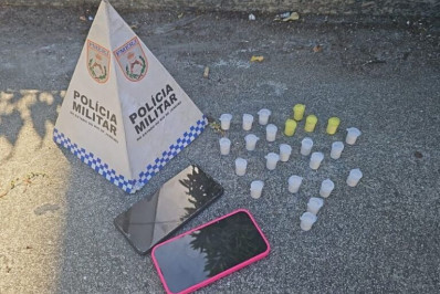 Dupla é flagrada com drogas e acaba detida em ação com cães em Rio das Ostras