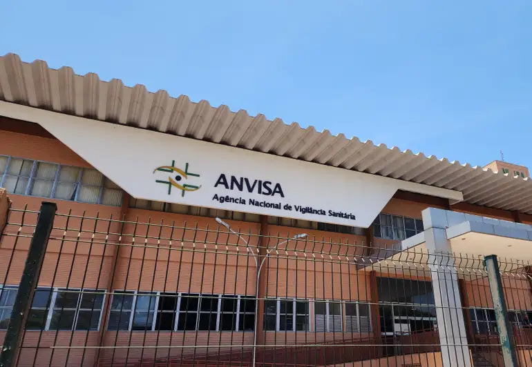 Anvisa amplia uso de vacina contra VSR para adultos a partir dos 18 anos
