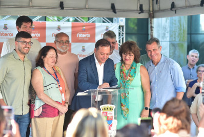 Prefeito assina ordem de início da reforma do Super Centro de Exames, Imagens e Especialidades