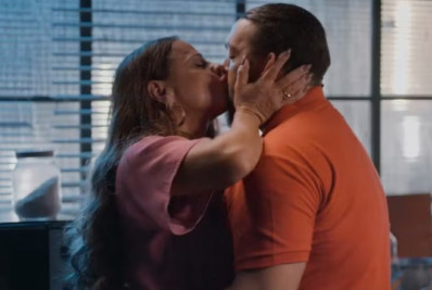 Ex-casal na vida real, Viviane Araújo e Belo se beijam em 'Três Graças' e movimentam as redes