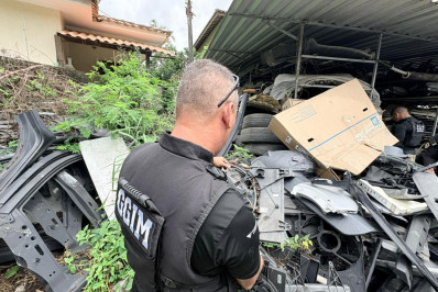 Operação Asfixia na Engenhoca prende responsável por ferro-velho
