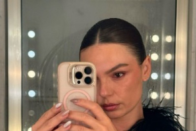 Tons metalizados e minimalistas estão entre as tendências de unhas do outono-inverno