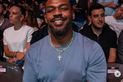 Sem lutar, Jon Jones expõe impasse financeiro com o UFC e exalta Poatan: 'Sou fã'