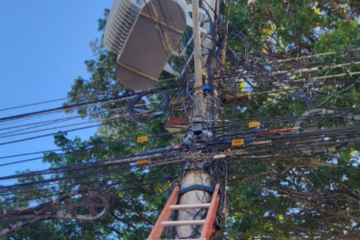 Operação Limpa Fio executa retirada de cabos inoperantes em São Francisco