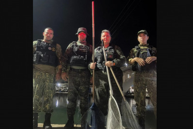 Guardas apreendem redes de arrasto na Lagoa de Araruama