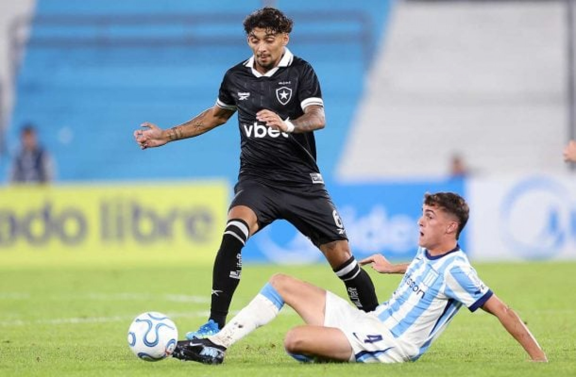 Atua&ccedil;&otilde;es do Botafogo contra o Racing: masterclass de Medina e Danilo