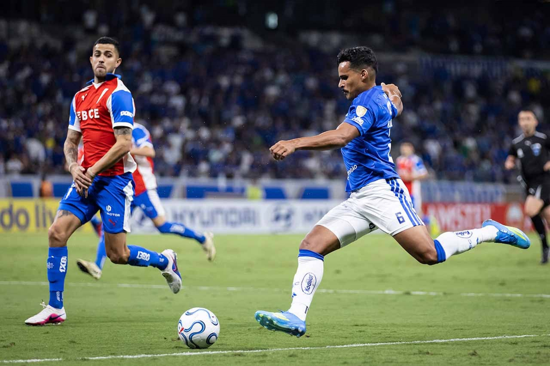 Cruzeiro leva gol nos acr&eacute;scimos e perde para a Cat&oacute;lica no Mineir&atilde;o