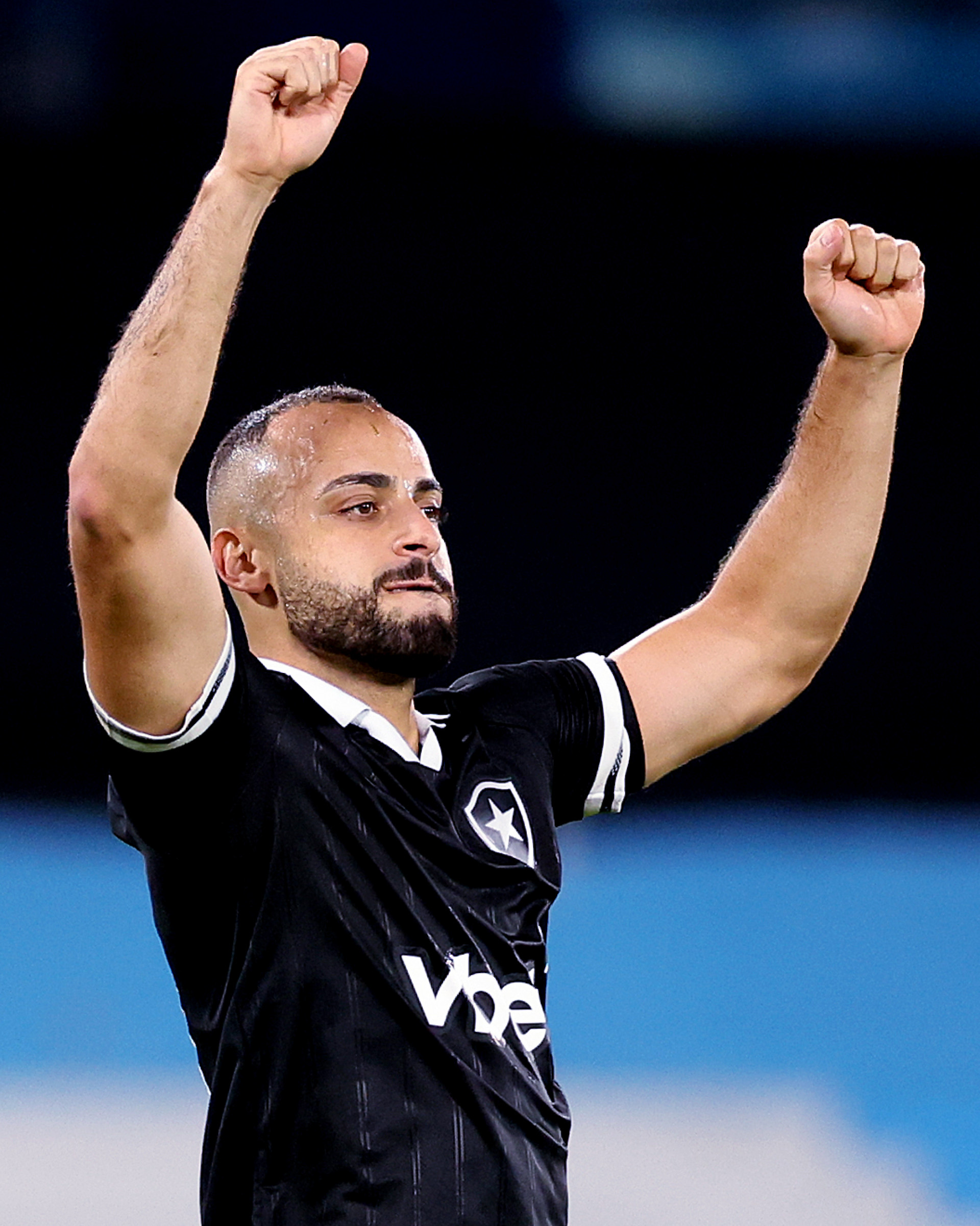 Arthur Cabral celebra fase e vitória do Botafogo na Sul-Americana: 'Espero seguir assim'