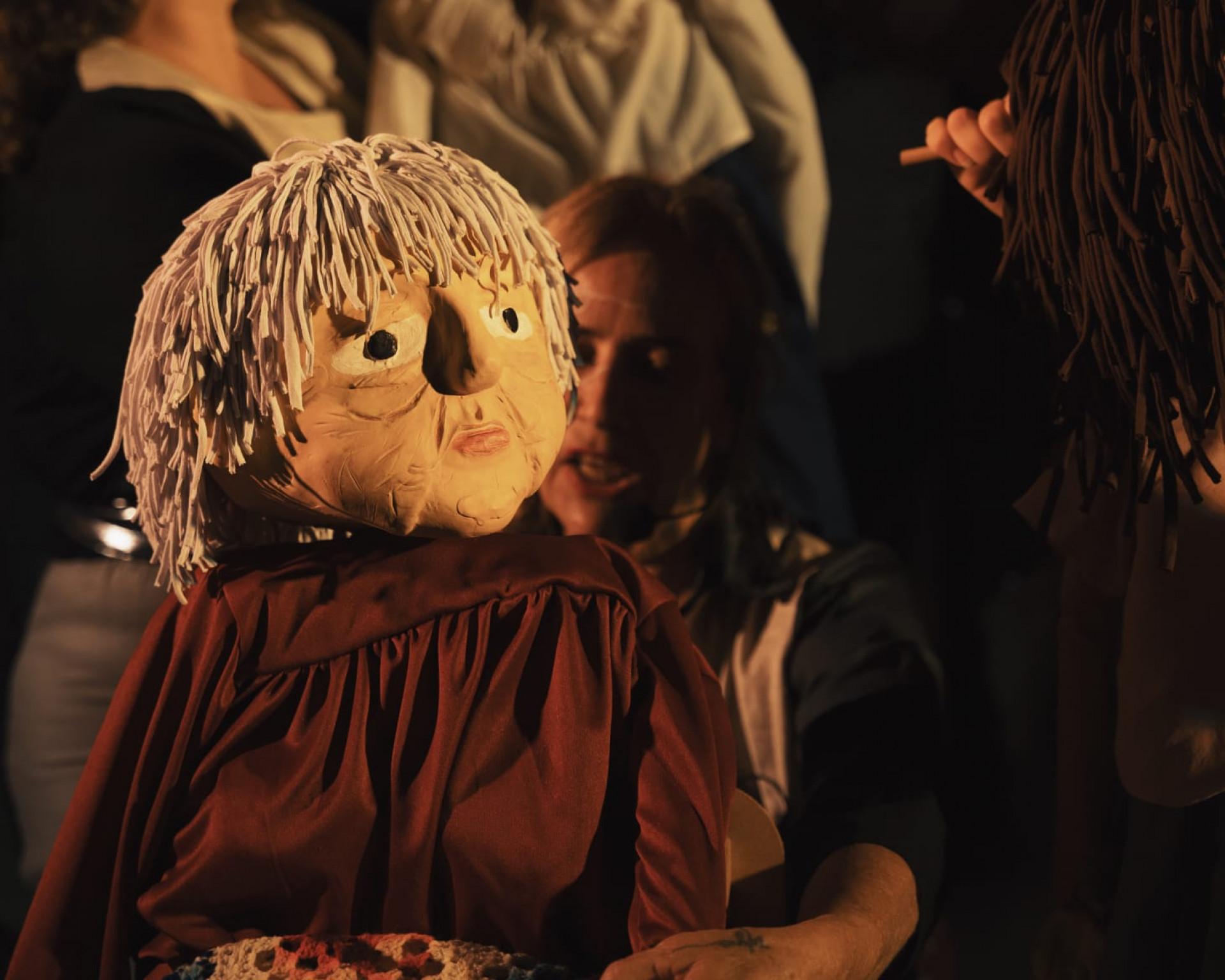 Peça mostra teatro musical de sombras e bonecos