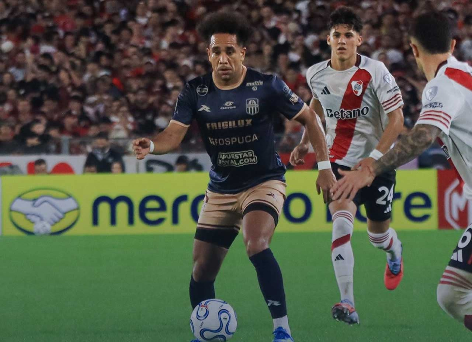 Pela Sul-Americana, River Plate sofre, mas bate o Carabobo