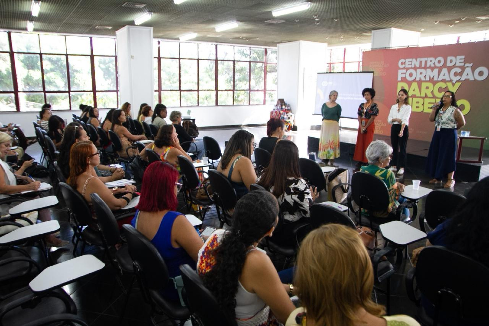 Educação de Niterói amplia investimentos e inicia formação inclusiva para profissionais da rede