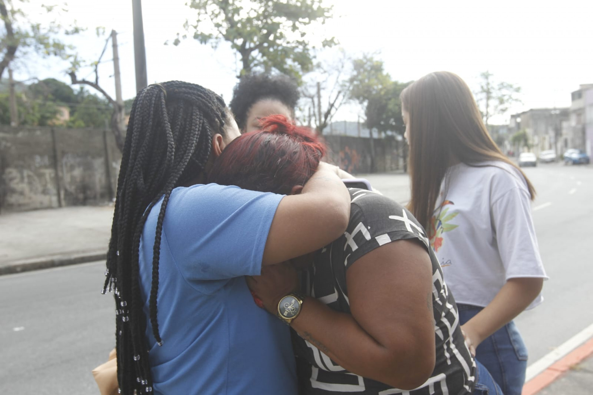 Nilvanise Timóteo, mãe de Kauan, esteve no local do acidente, inconformada com a morte do filho - Reginaldo Pimenta/Agência O DIA