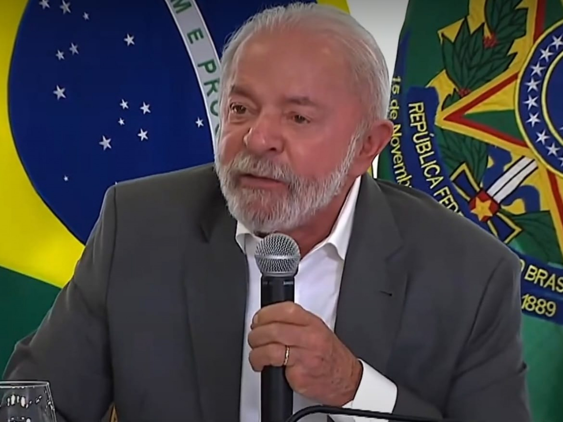 Lula assina decreto que regulamenta o Estatuto da Segurança 