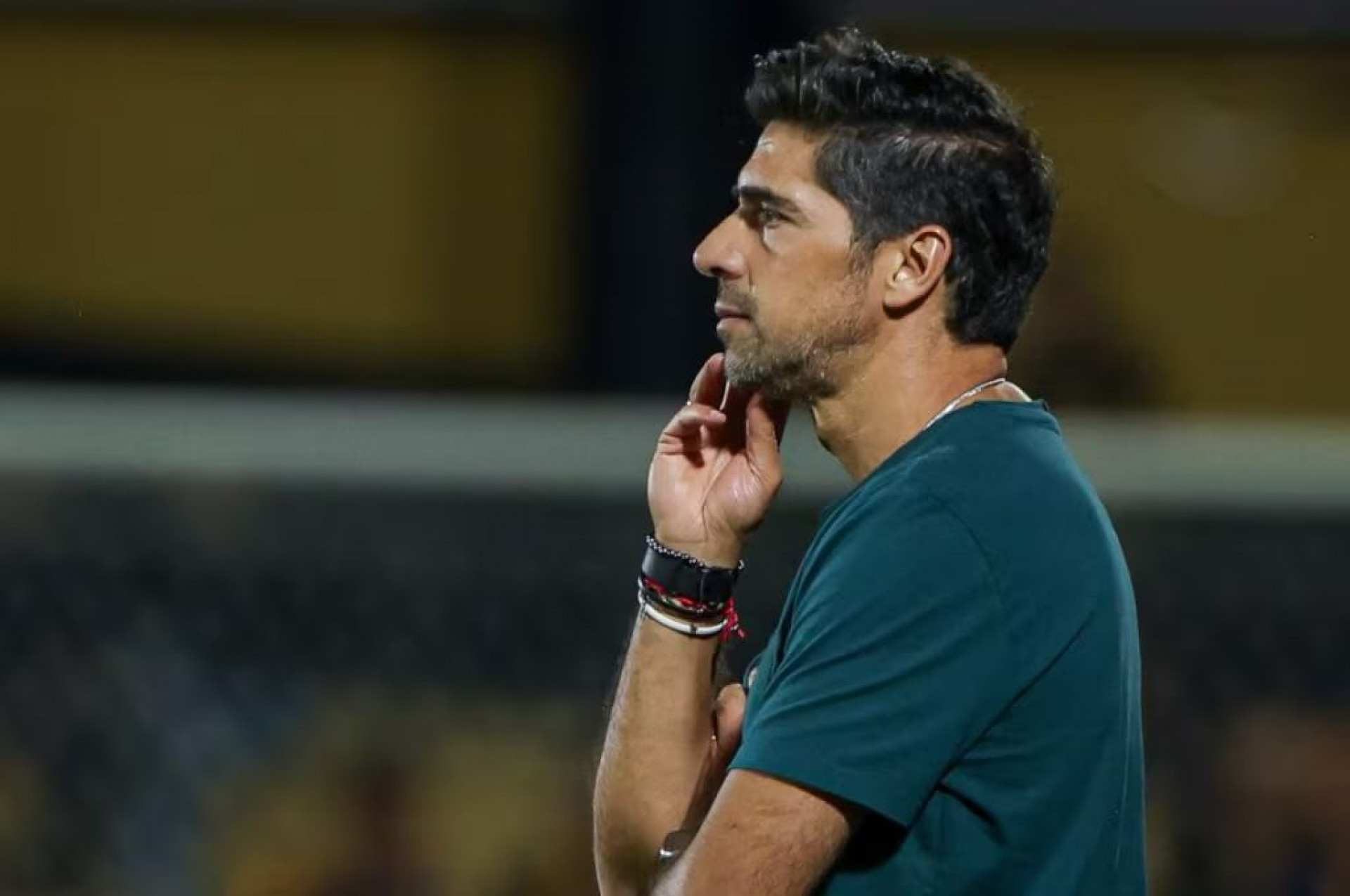 Conmebol abre expediente disciplinar após Abel mostrar dedo do meio a Flaco López