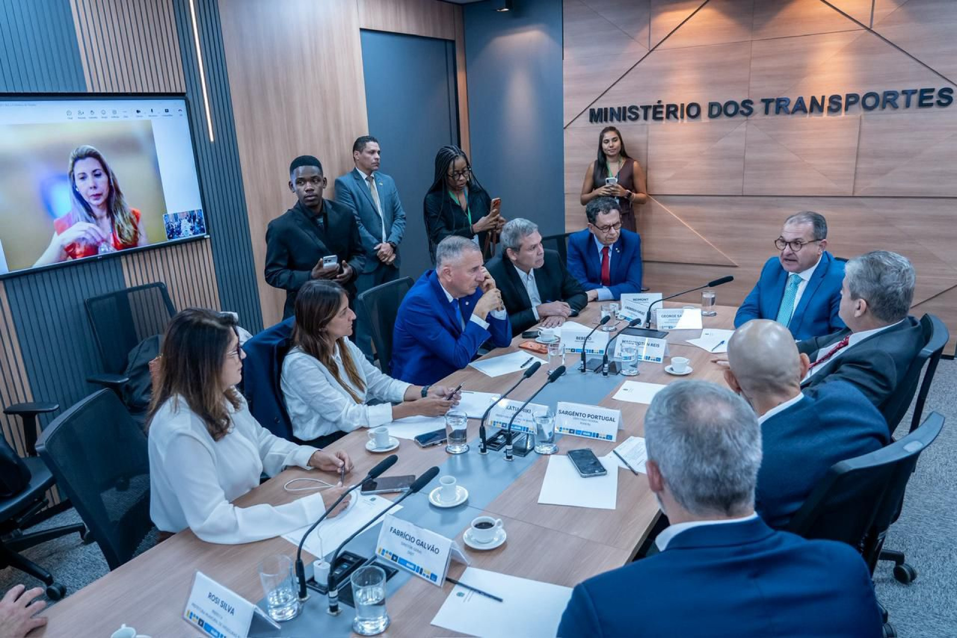 Após reunião com ministro dos Transportes, Katia Miki assegura antecipação de recursos e início de ações na BR-393