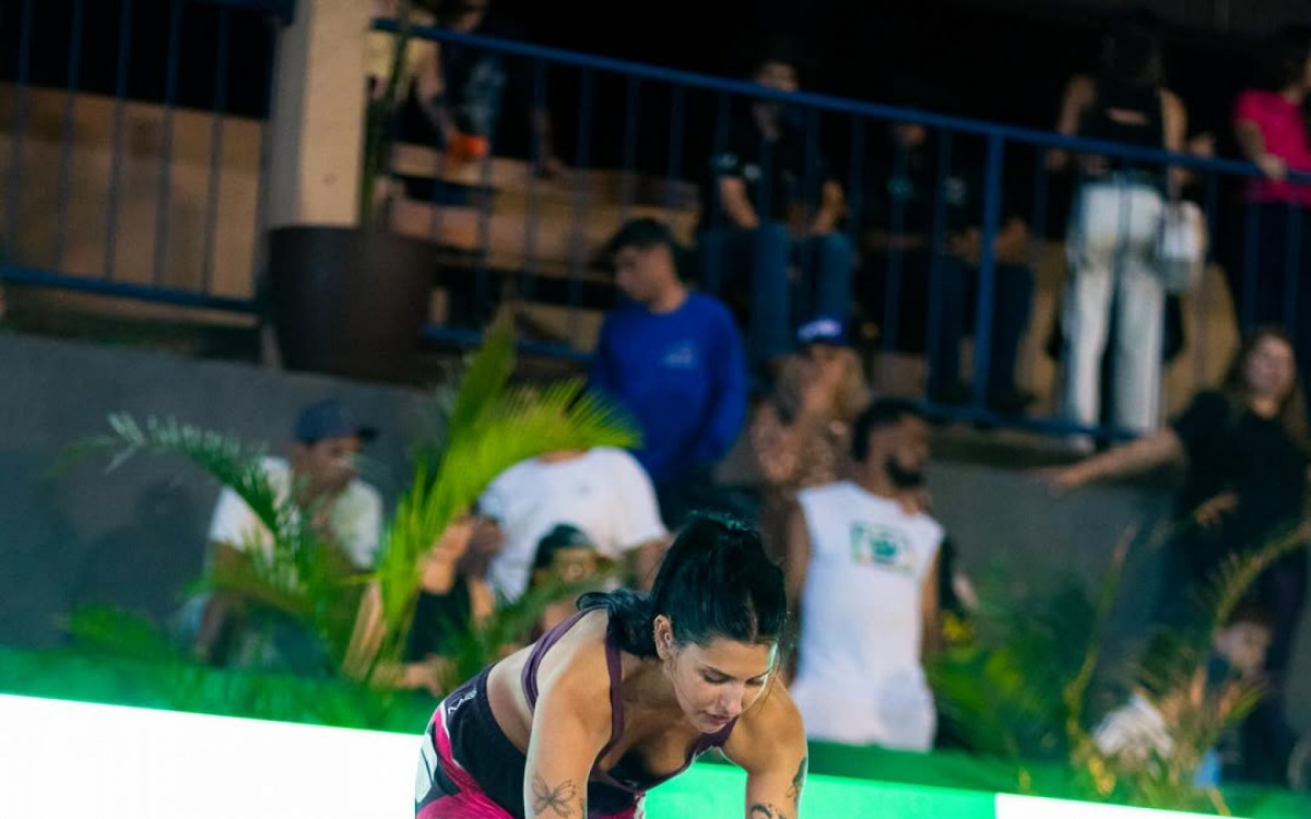 Ana Castela participou de competi&ccedil;&atilde;o de futev&ocirc;lei 