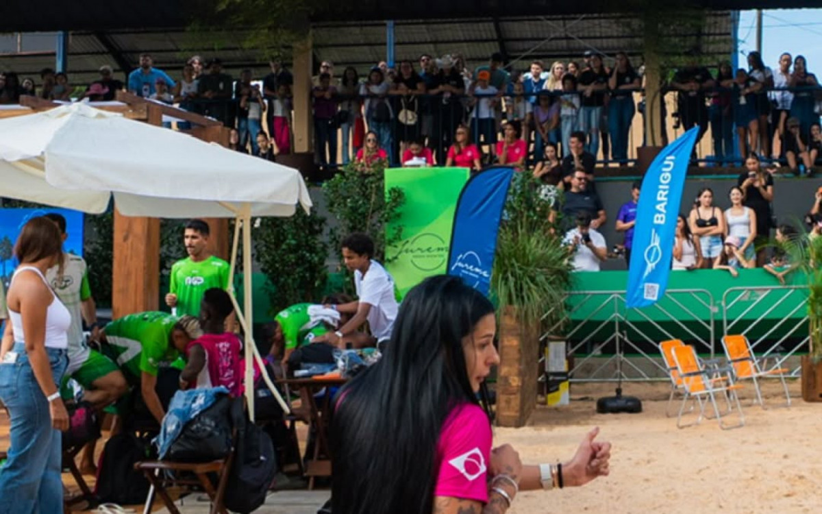 Ana Castela exibiu habilidade em partida de futev&ocirc;lei 