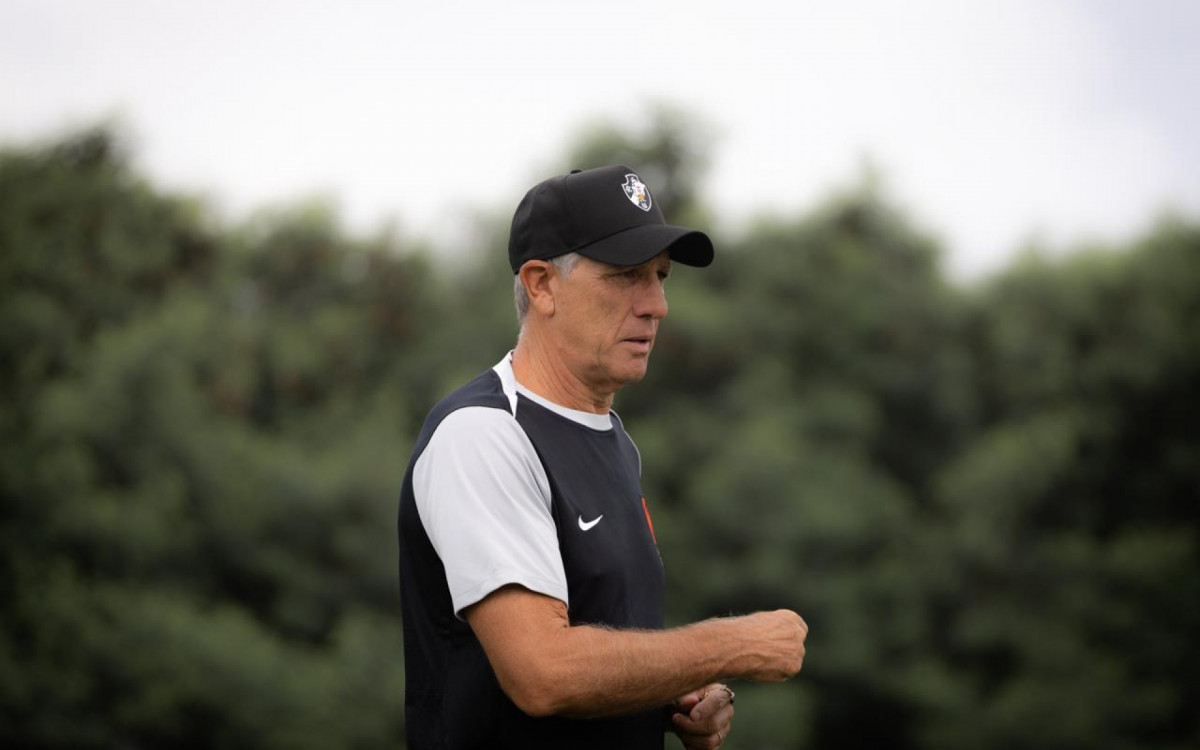Renato Ga&uacute;cho comanda treinamento no CT Moacyr Barbosa - Dikran Sahagian / Vasco
