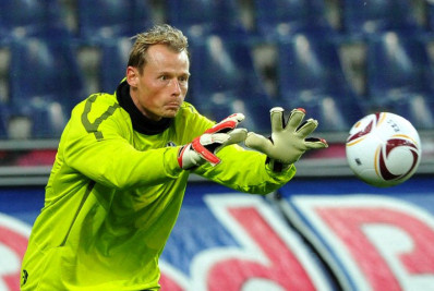 Ex-goleiro de Arsenal, Liverpool e Juventus morre após ter carro atingido por um trem